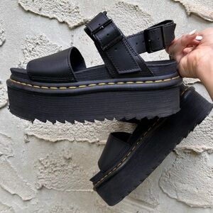 DR.MARTENS. VOSS WOMEN'S LEATHER STRAP PLATFORM SANDALS